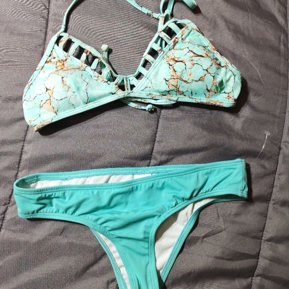 NWOT Reef bikini set